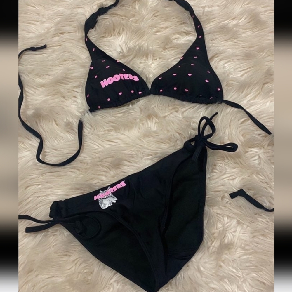 Hooters Bikini Set